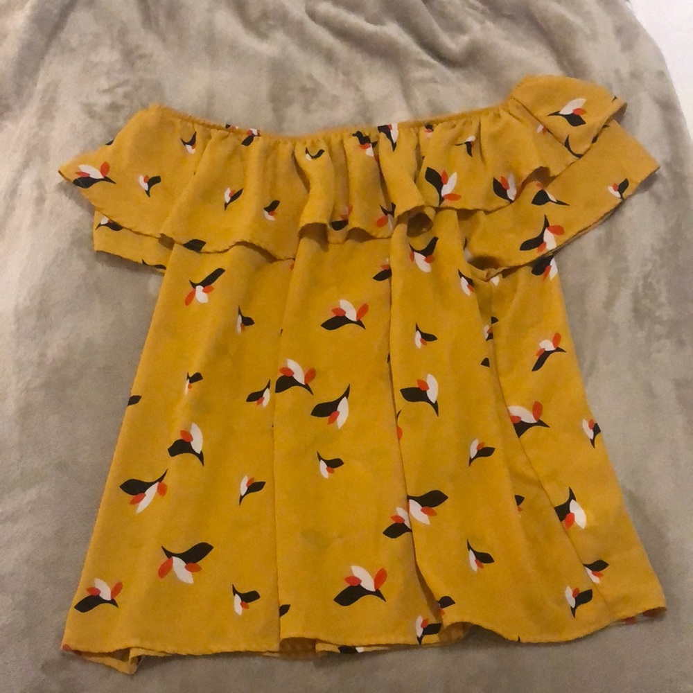 Off the shoulder shirt with open back